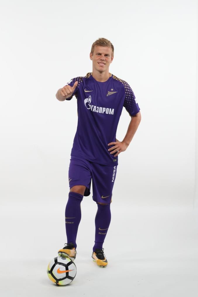 Фотосессия футболистов и тренеров основного состава ФК «Зенит» сезона 2017/2018