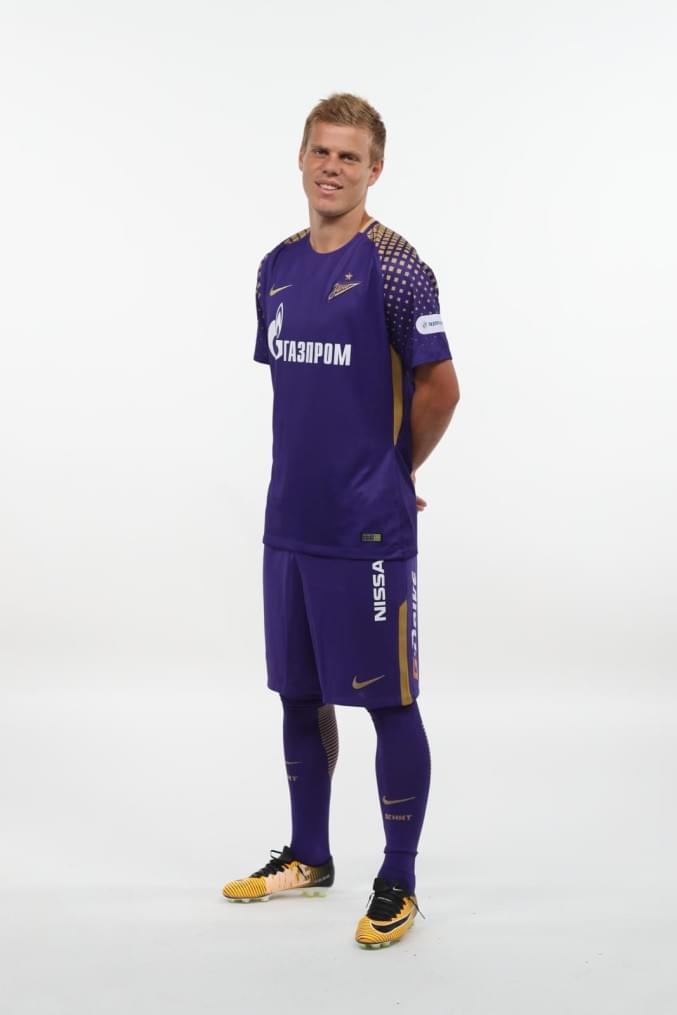 Фотосессия футболистов и тренеров основного состава ФК «Зенит» сезона 2017/2018