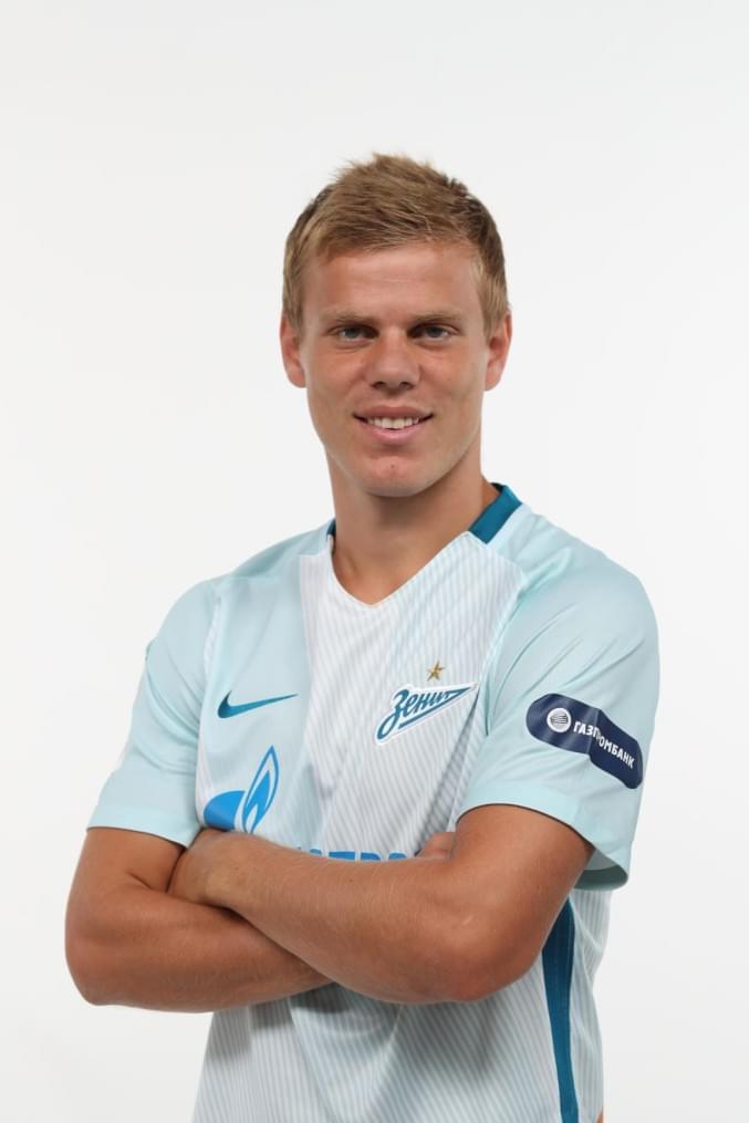 Фотосессия футболистов и тренеров основного состава ФК «Зенит» сезона 2017/2018