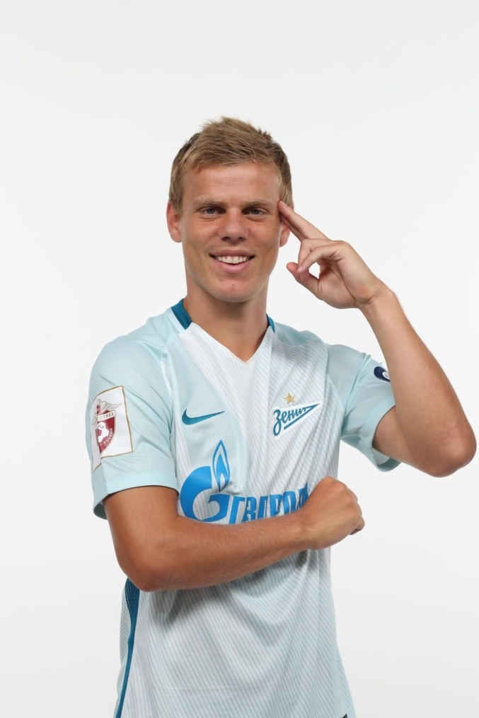 Фотосессия футболистов и тренеров основного состава ФК «Зенит» сезона 2017/2018