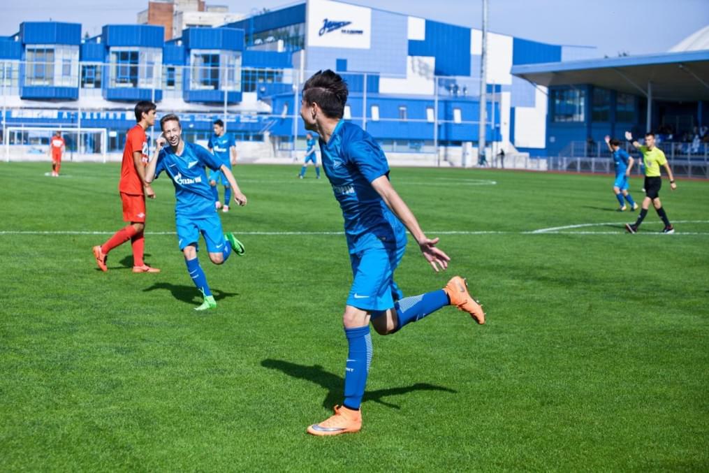 Матч между командами академий «Зенита» и московского «Спартака»