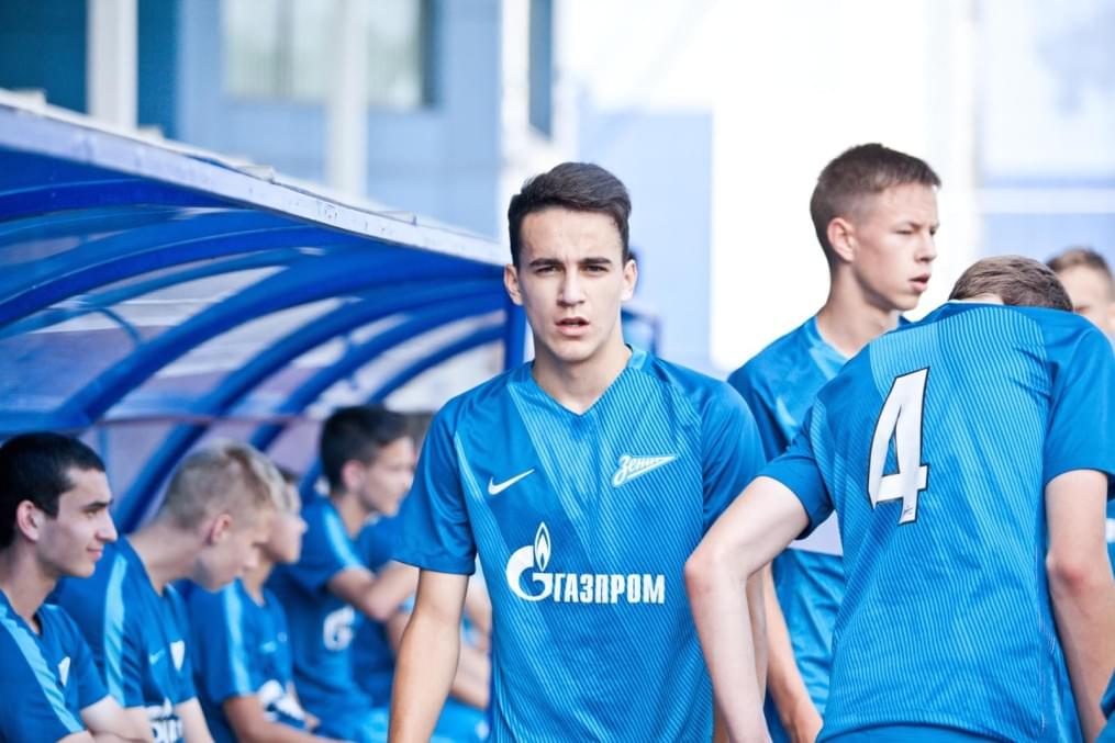 Матч между командами академий «Зенита» и московского «Спартака»