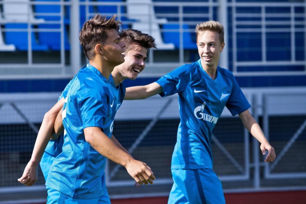 Матч между командами академий «Зенита» и московского «Спартака»