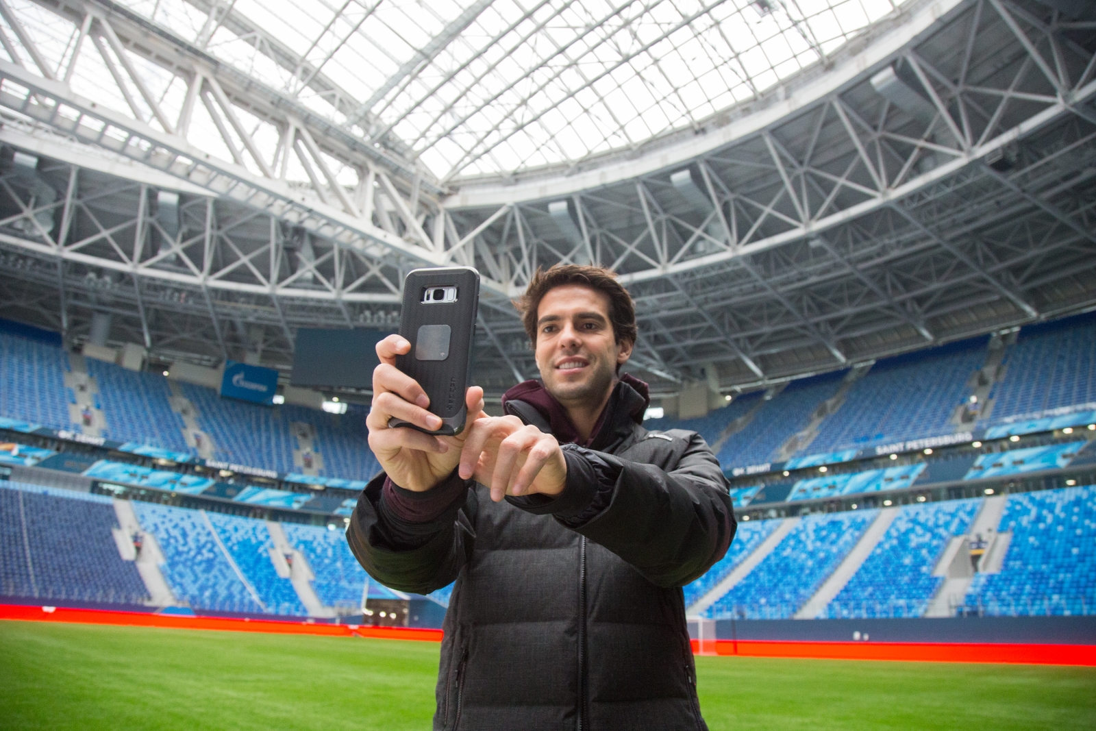 Легендарный футболист Кака посетил стадион «Санкт-Петербург»