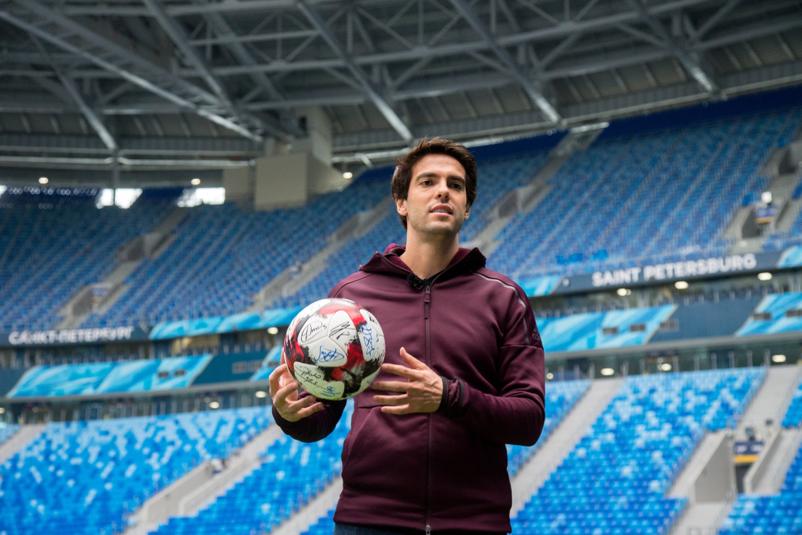 Легендарный футболист Кака посетил стадион «Санкт-Петербург»