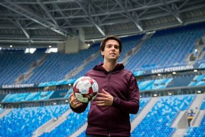 Легендарный футболист Кака посетил стадион «Санкт-Петербург»