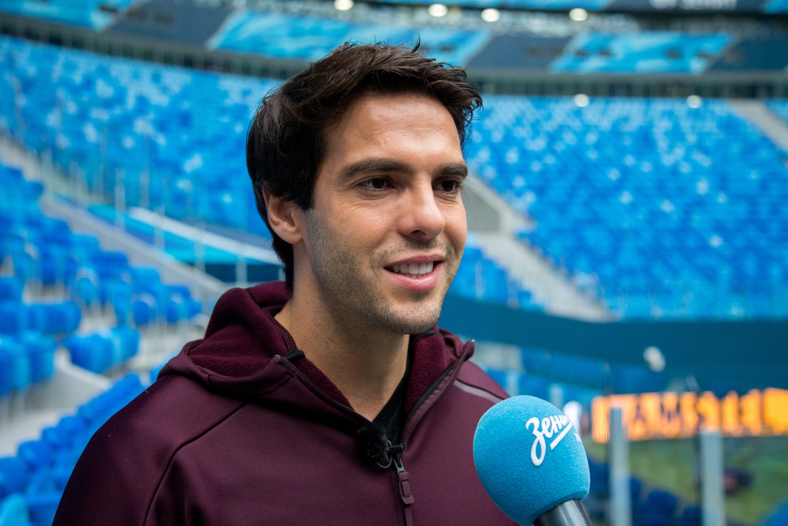 Легендарный футболист Кака посетил стадион «Санкт-Петербург»