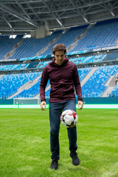 Легендарный футболист Кака посетил стадион «Санкт-Петербург»