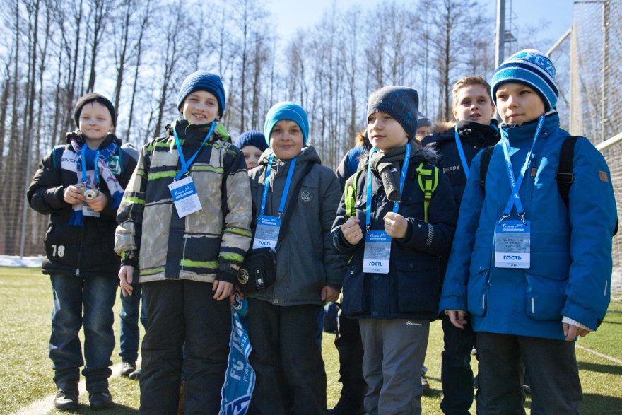 Ученики школы №346 Невского района на тренировке команды «Зенит»-2