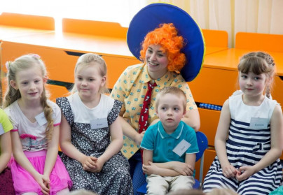 Антон Заболотный работает воспитателем в детском саду