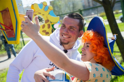 Антон Заболотный работает воспитателем в детском саду