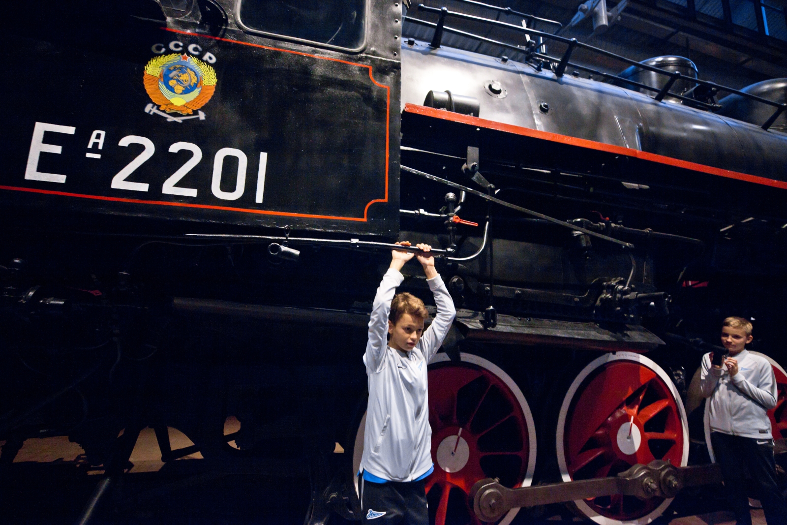 Команда Академии 2006 на экскурсии в музее железных дорог