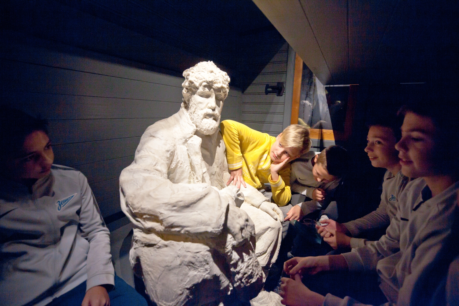 Команда Академии 2006 на экскурсии в музее железных дорог