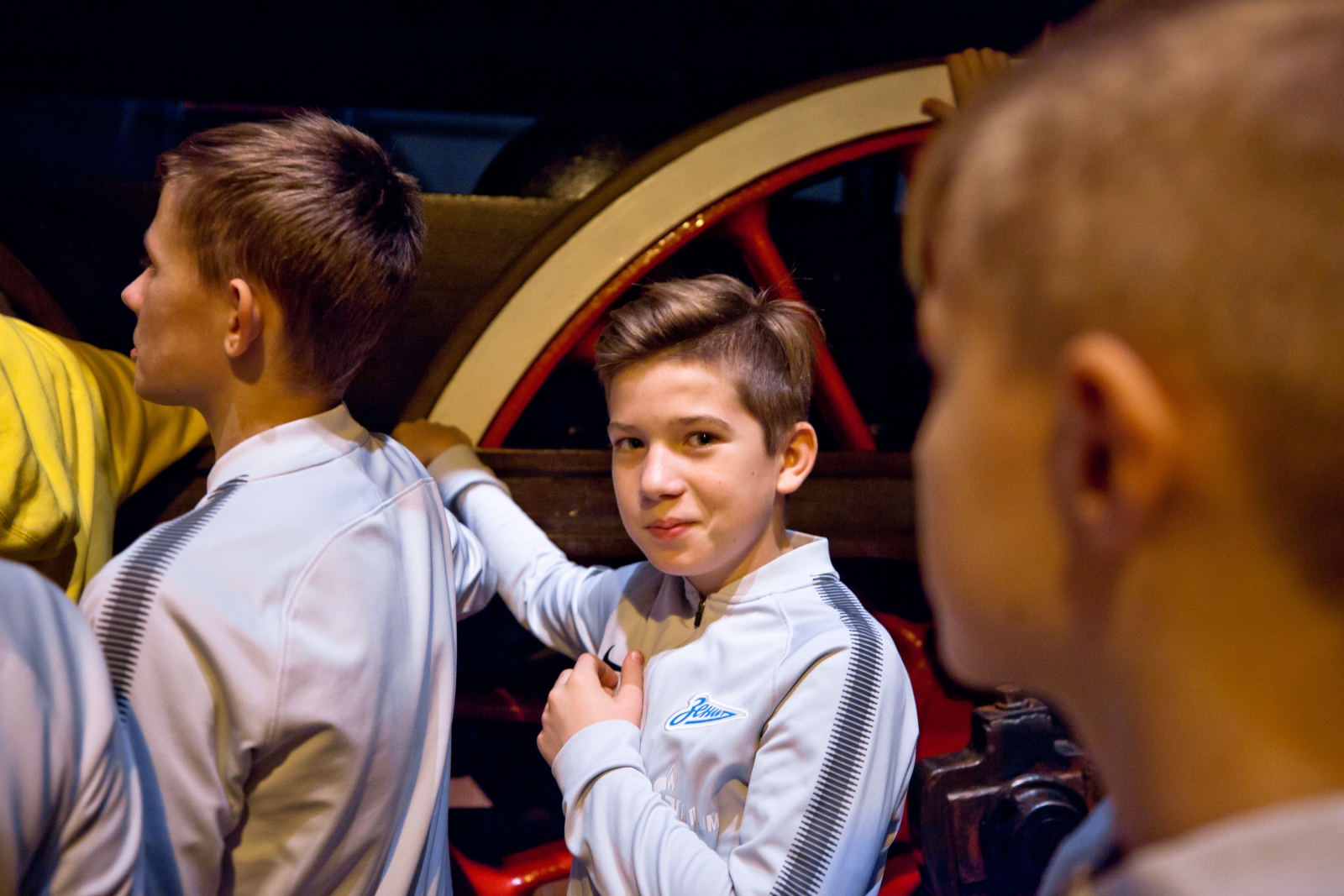 Команда Академии 2006 на экскурсии в музее железных дорог