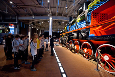 Команда Академии 2006 на экскурсии в музее железных дорог