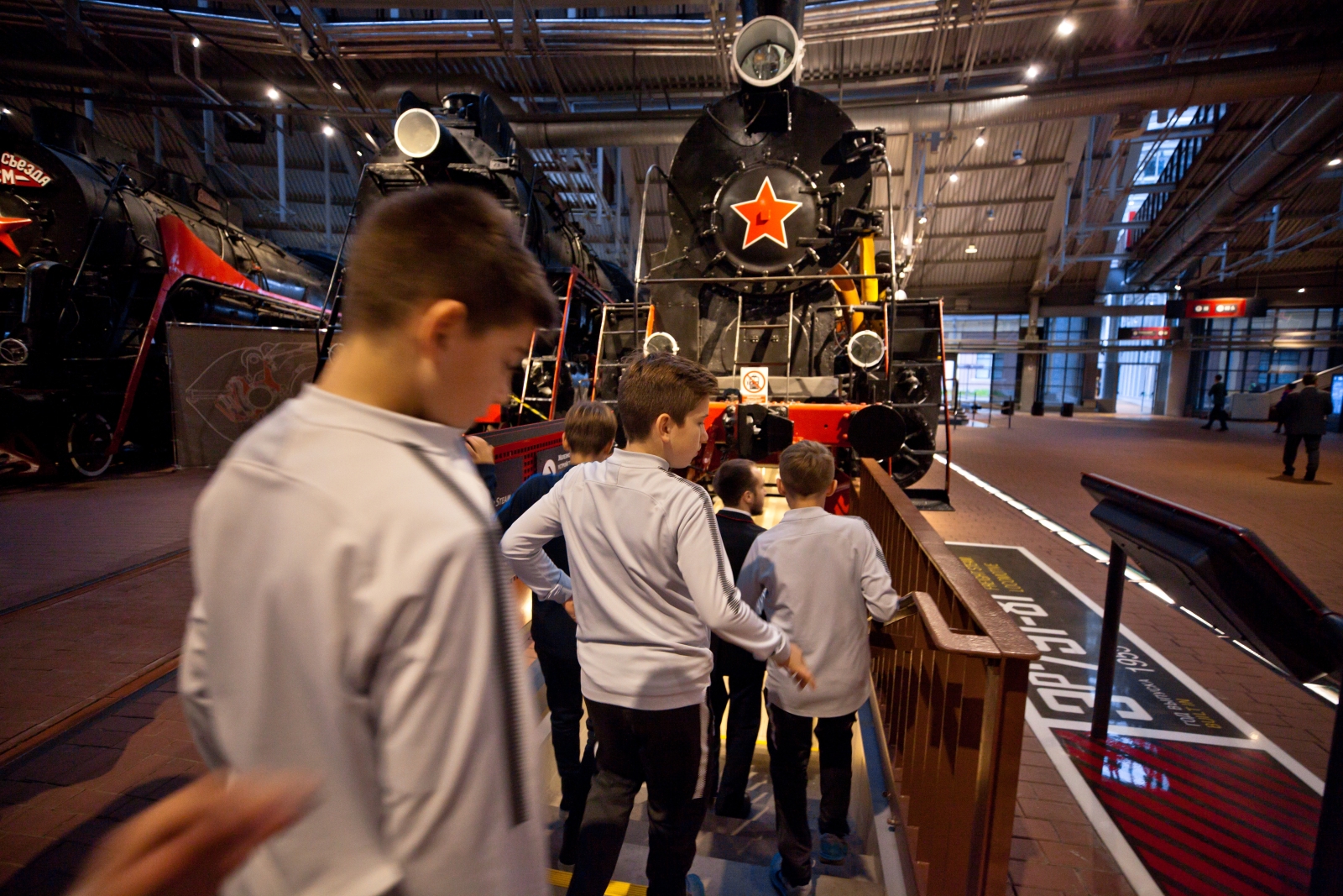 Команда Академии 2006 на экскурсии в музее железных дорог