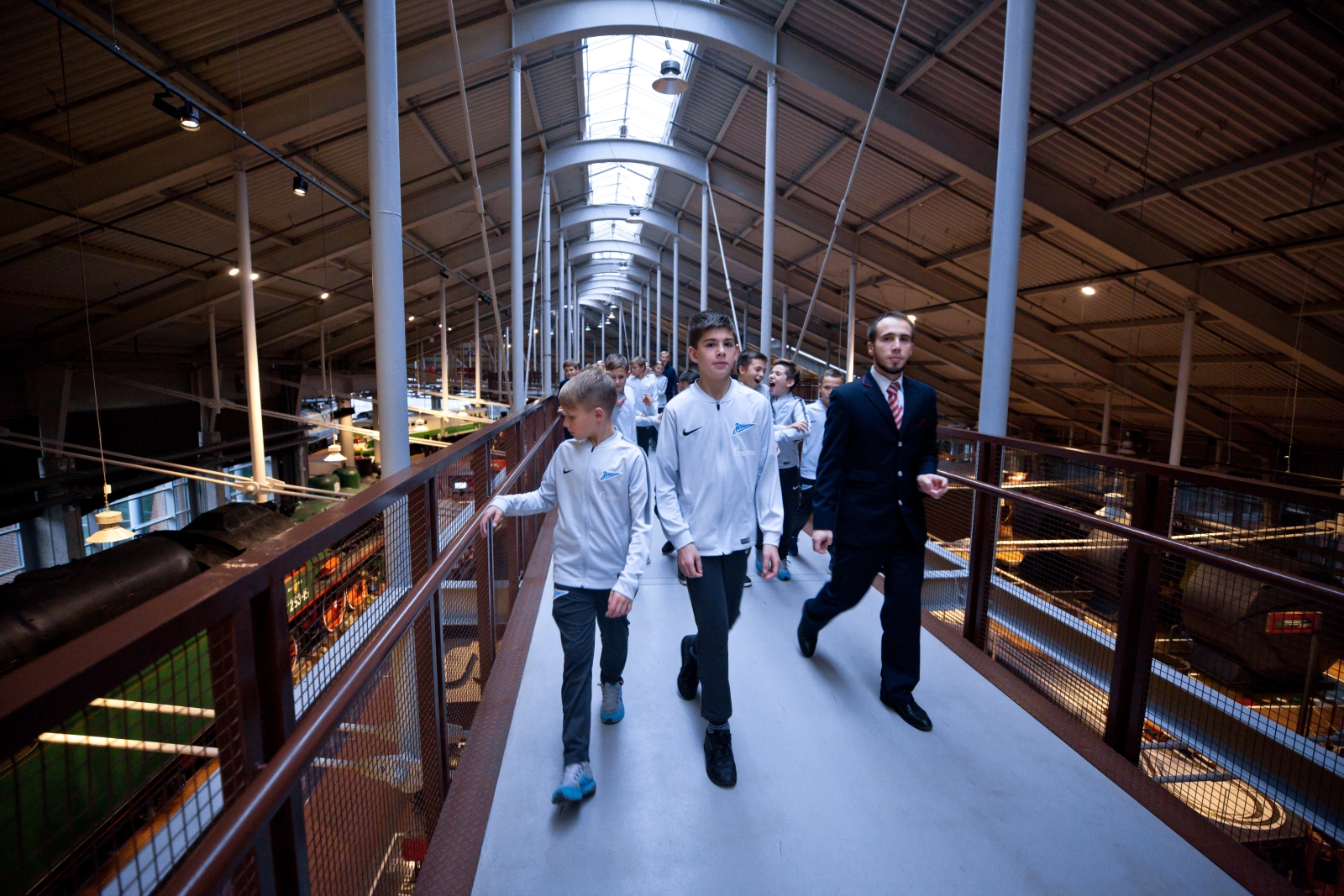 Команда Академии 2006 на экскурсии в музее железных дорог