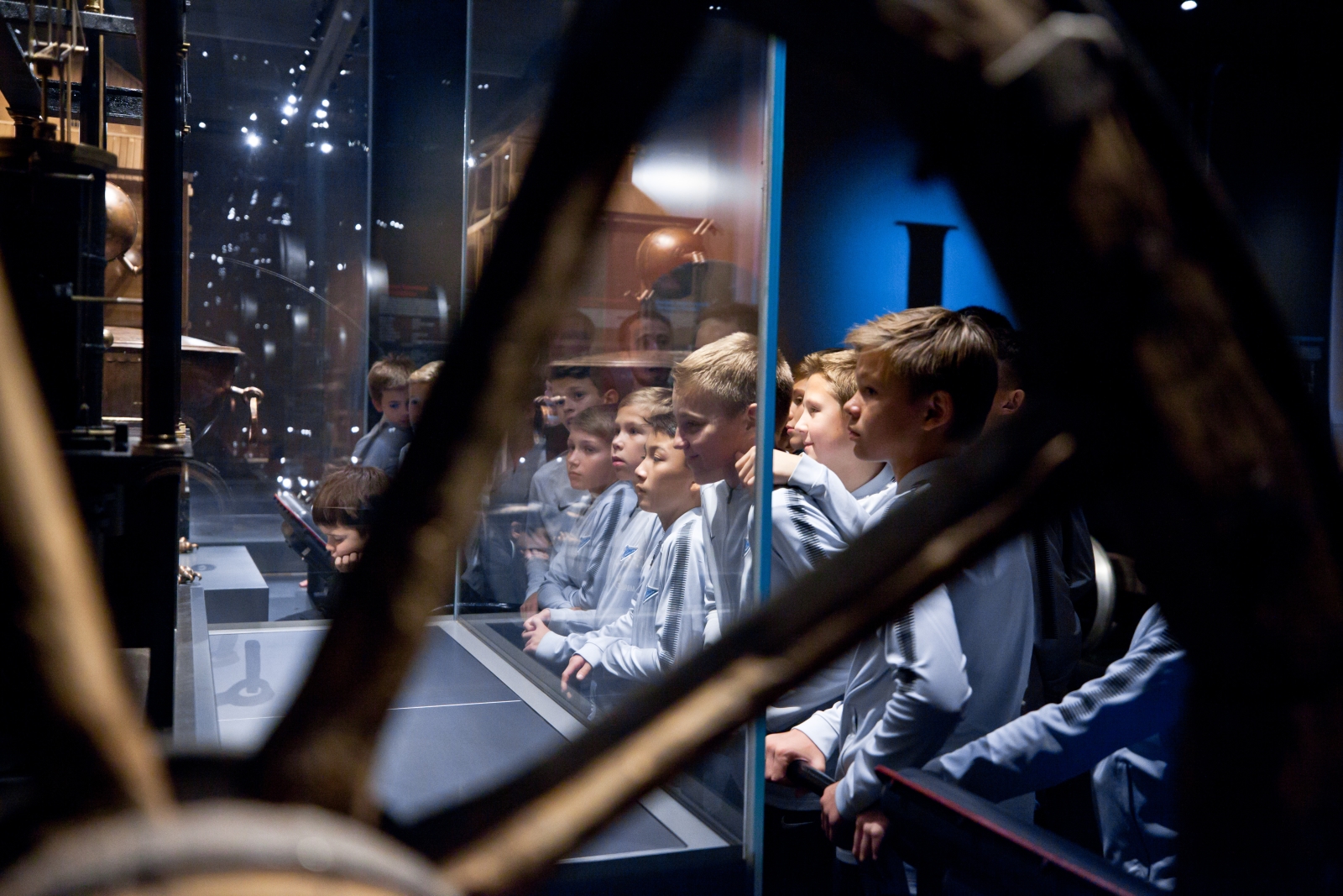 Команда Академии 2006 на экскурсии в музее железных дорог