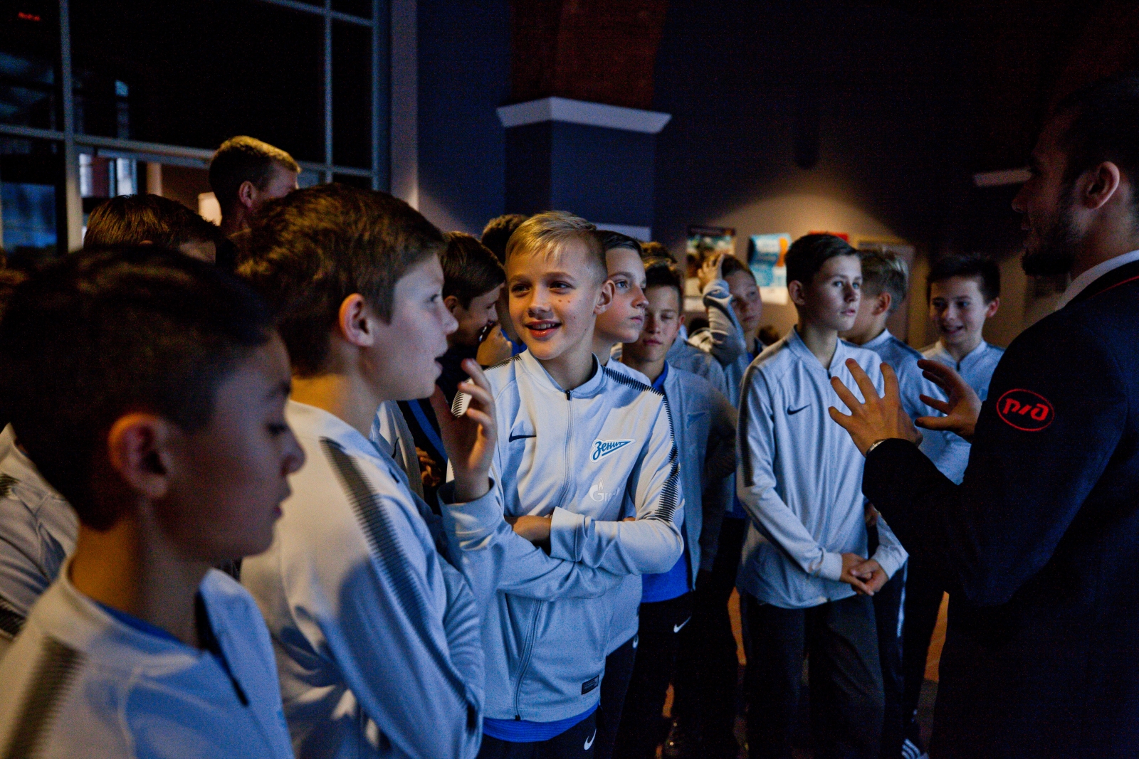 Команда Академии 2006 на экскурсии в музее железных дорог