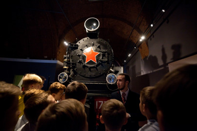 Команда Академии 2006 на экскурсии в музее железных дорог