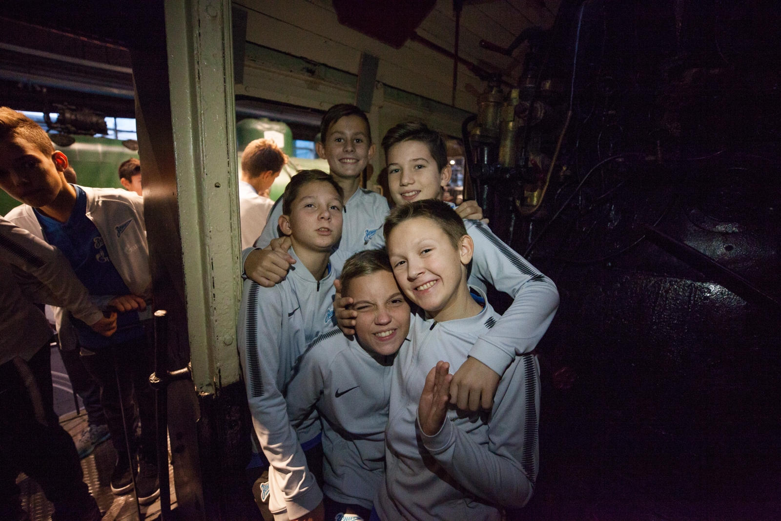 Команда Академии 2006 на экскурсии в музее железных дорог