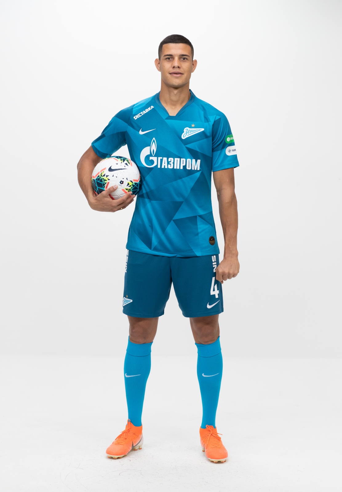 Фотосессия футболистов и тренеров основного состава ФК «Зенит» сезона 2019/20