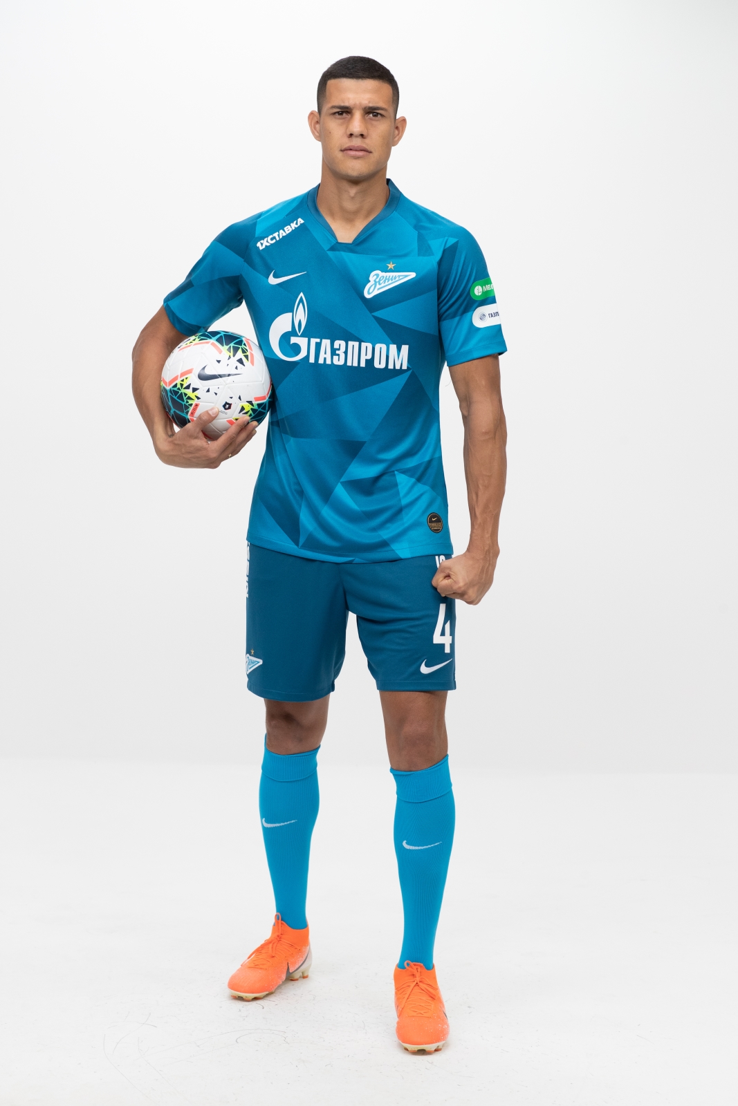 Фотосессия футболистов и тренеров основного состава ФК «Зенит» сезона 2019/20