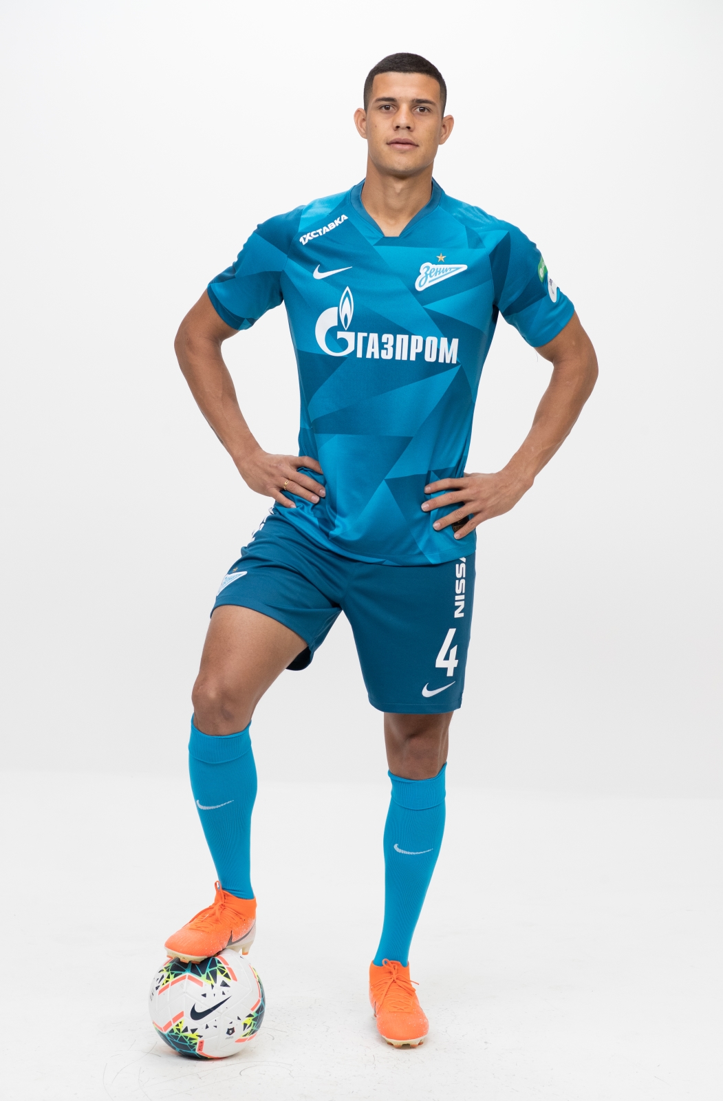 Фотосессия футболистов и тренеров основного состава ФК «Зенит» сезона 2019/20