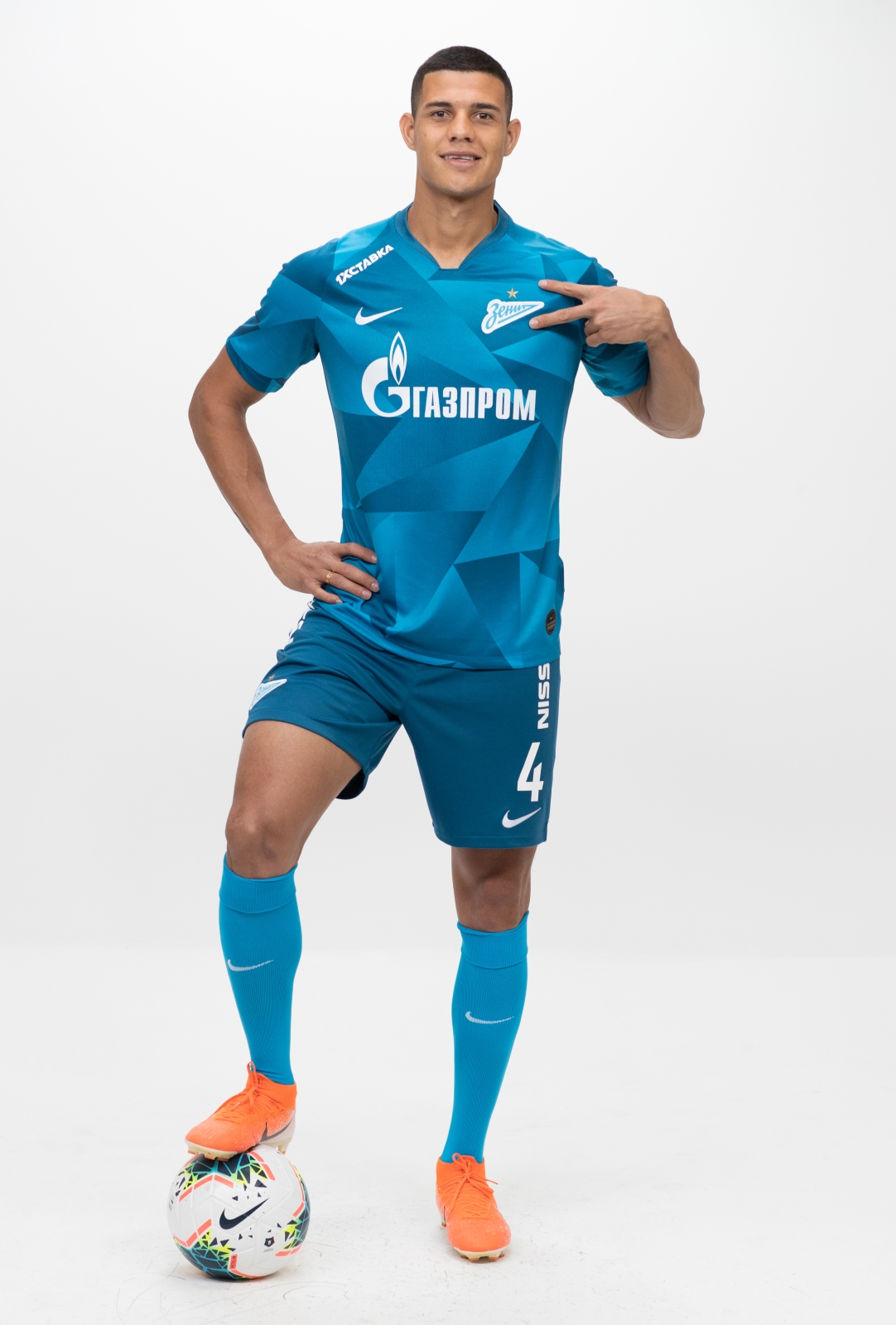 Фотосессия футболистов и тренеров основного состава ФК «Зенит» сезона 2019/20