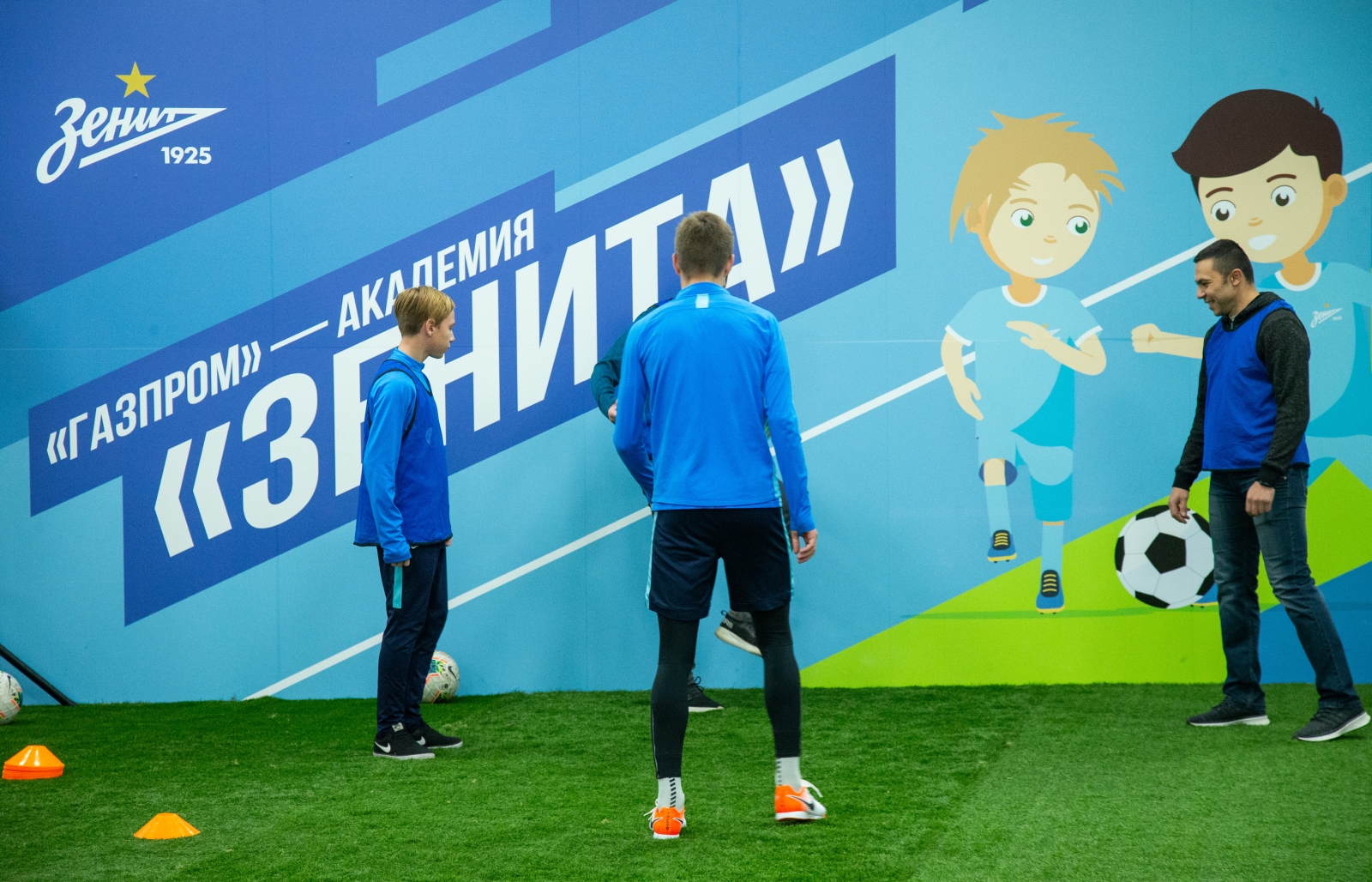Фан-променад на матче Лига Чемпионов УЕФА 2019/20, «Зенит» — «Бенфика»