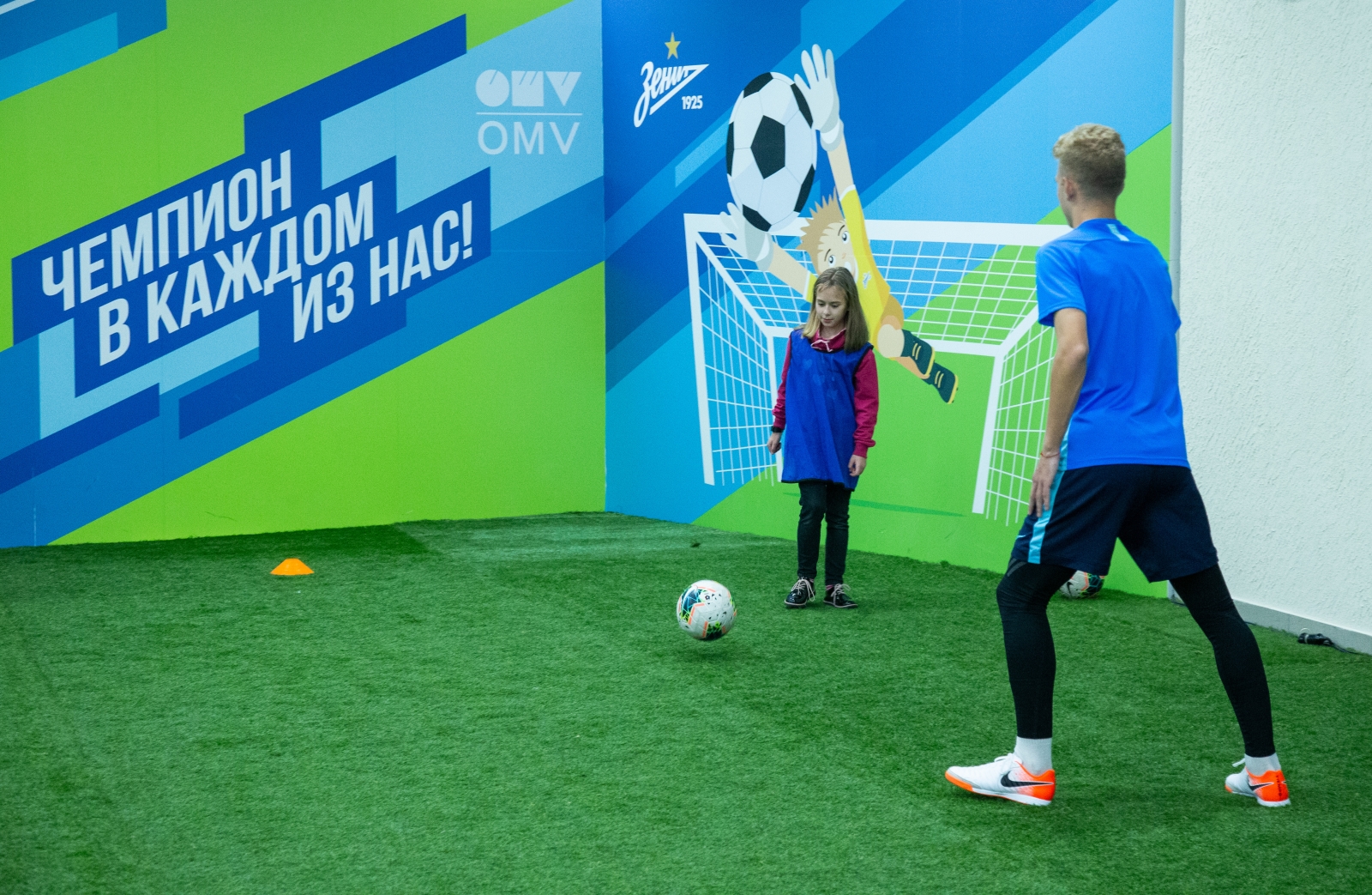 Фан-променад на матче Лига Чемпионов УЕФА 2019/20, «Зенит» — «Бенфика»