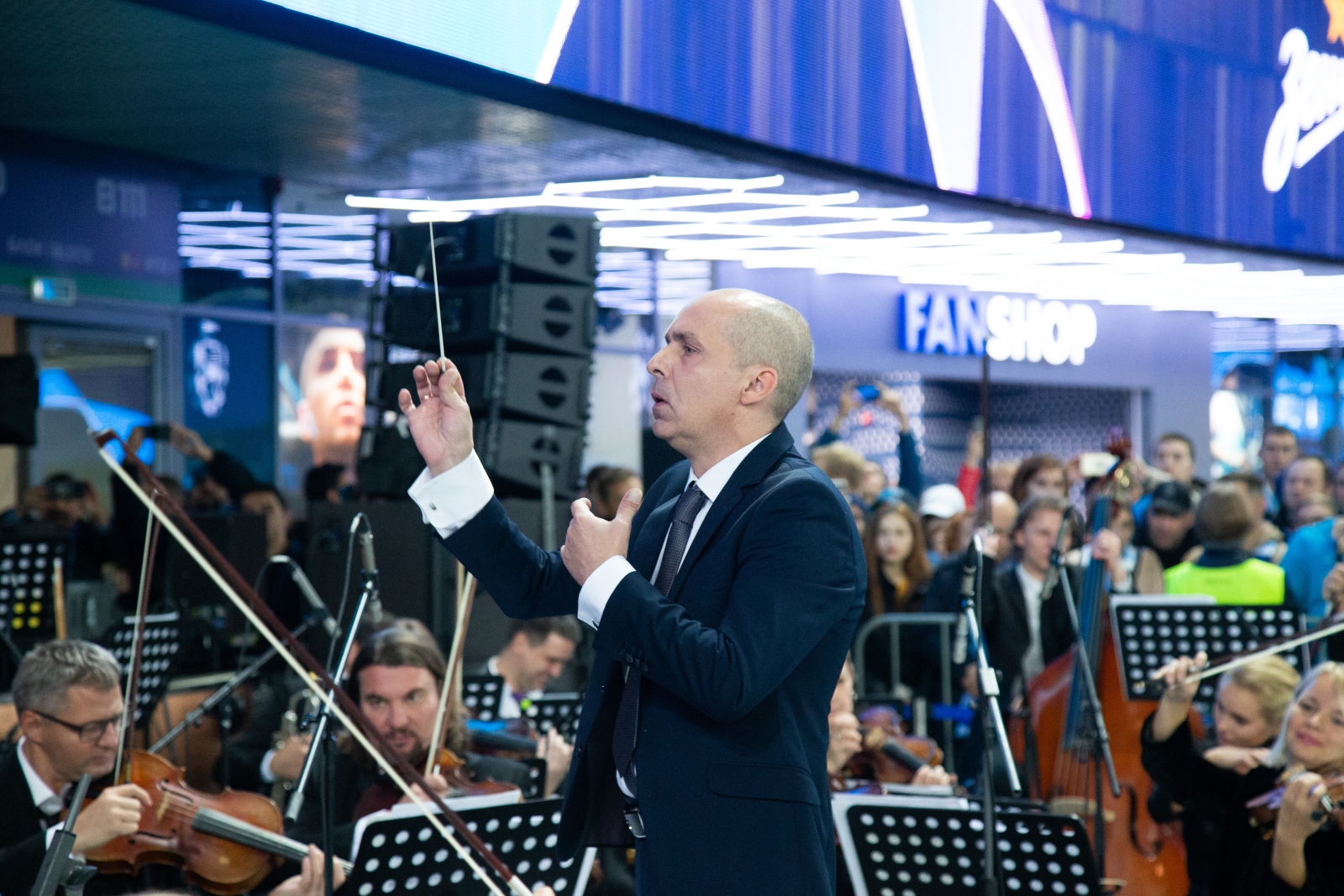 Фан-променад на матче Лига Чемпионов УЕФА 2019/20, «Зенит» — «Бенфика»