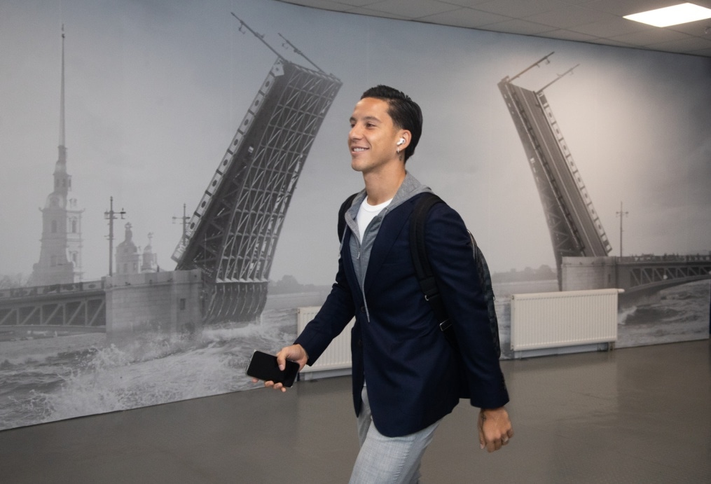 Прибытие игроков «Зенита» в костюмах Suitsupply на матч «Зенит» — «Локомотив»