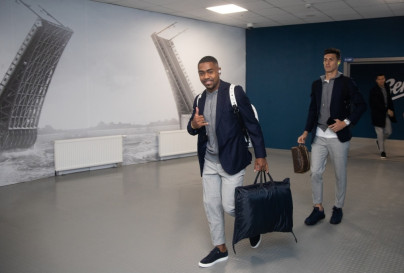 Прибытие игроков «Зенита» в костюмах Suitsupply на матч «Зенит» — «Локомотив»