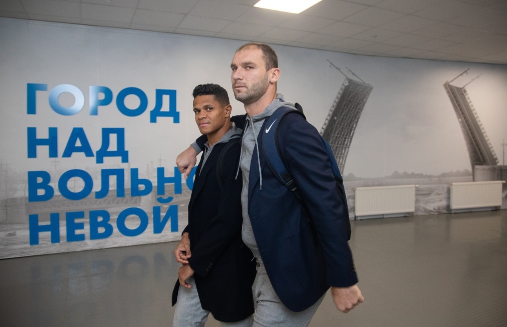 Прибытие игроков «Зенита» в костюмах Suitsupply на матч «Зенит» — «Локомотив»