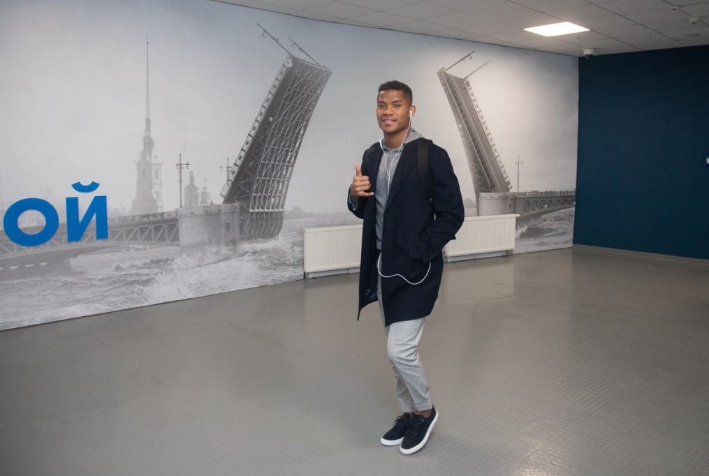 Прибытие игроков «Зенита» в костюмах Suitsupply на матч «Зенит» — «Локомотив»