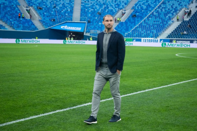 Прибытие игроков «Зенита» в костюмах Suitsupply на матч «Зенит» — «Локомотив»