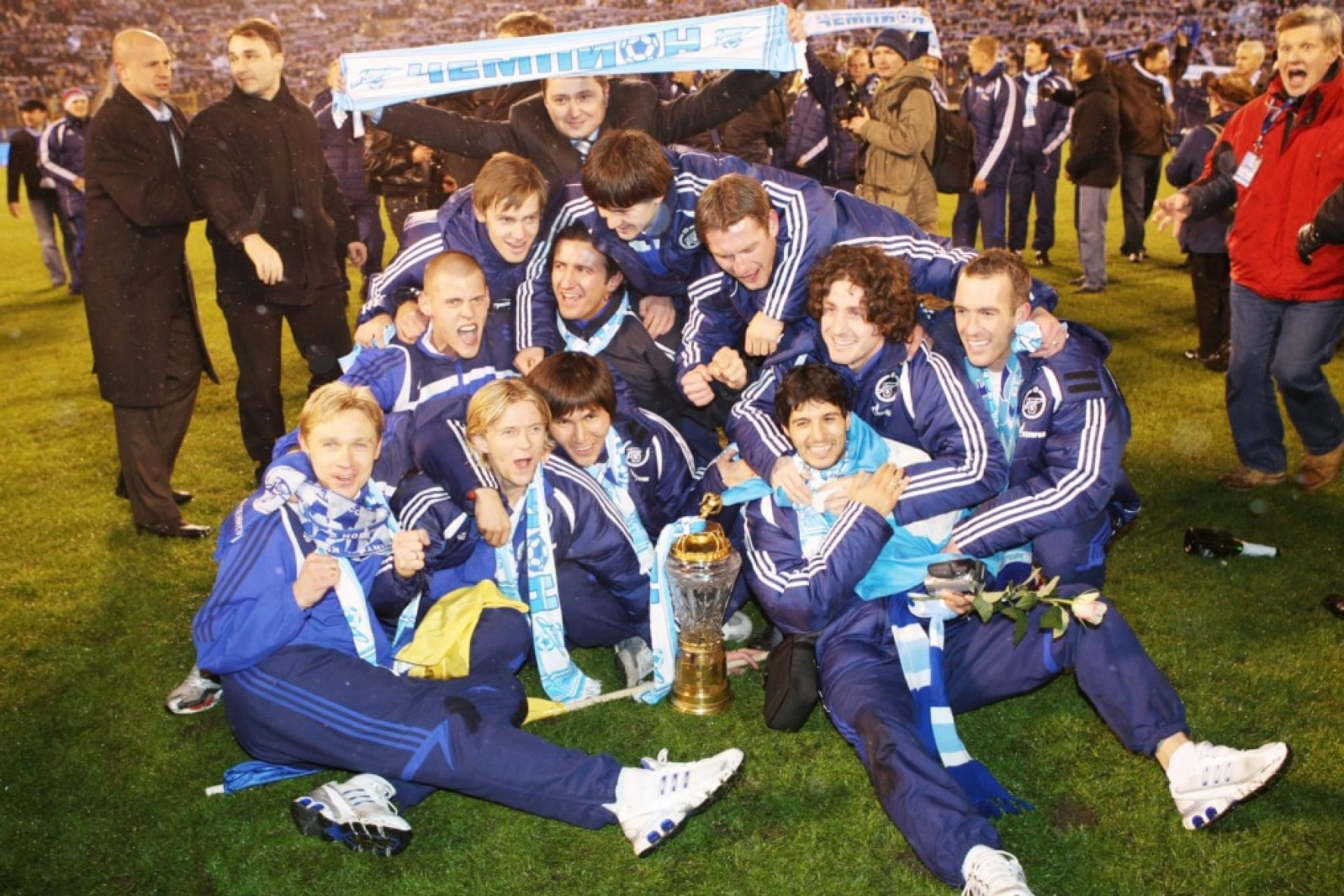 Сатурн зенит 2007. Зенит 2007. Санкт-петербург зенит 2007. Домингес зенит 2007. Зенит 2007 чемпионство.