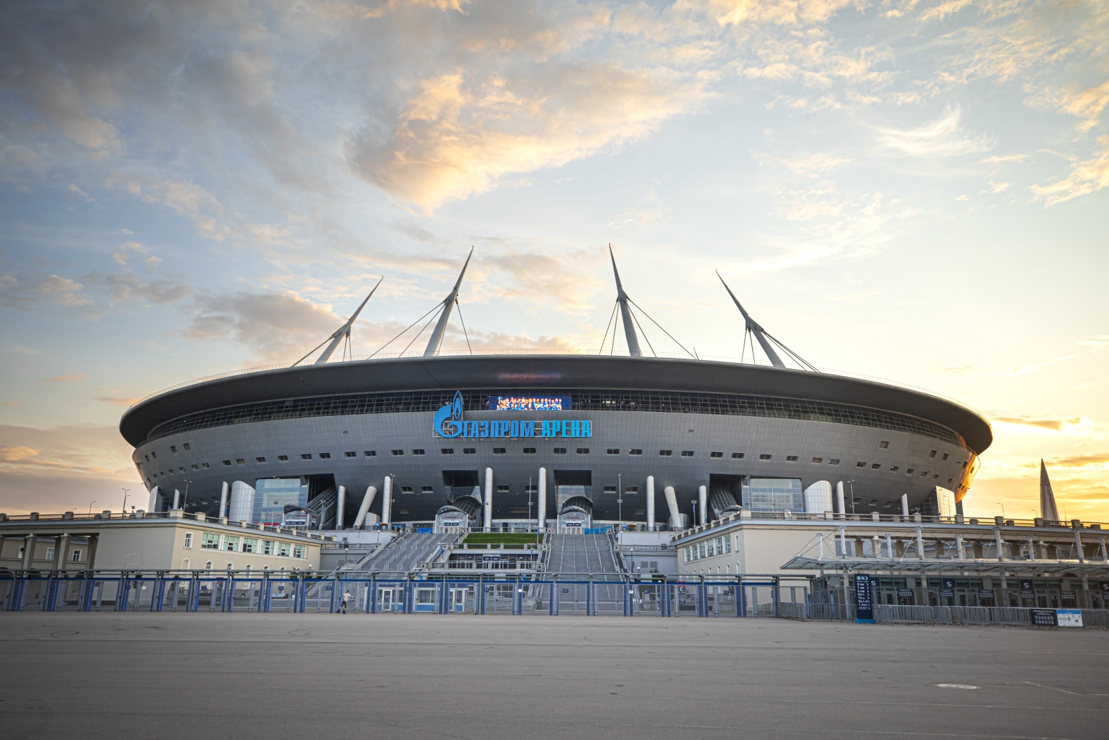 Новое оформление фасада стадиона «Газпром Арена»