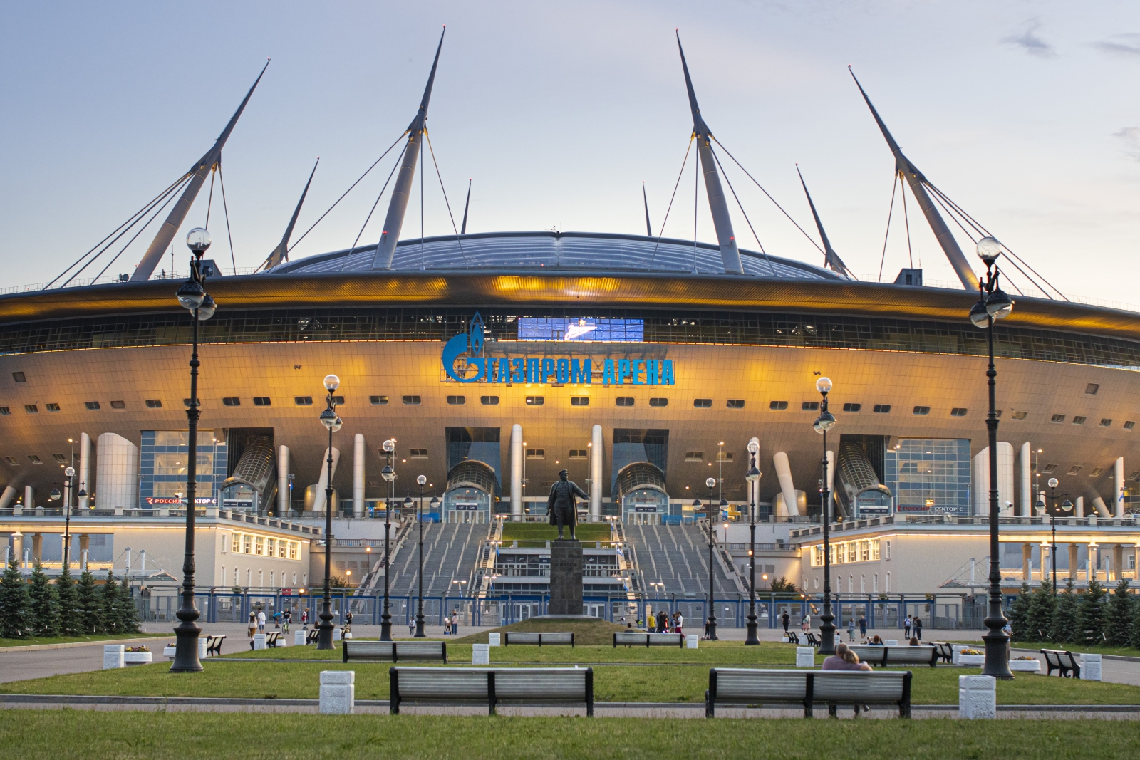 Новое оформление фасада стадиона «Газпром Арена»