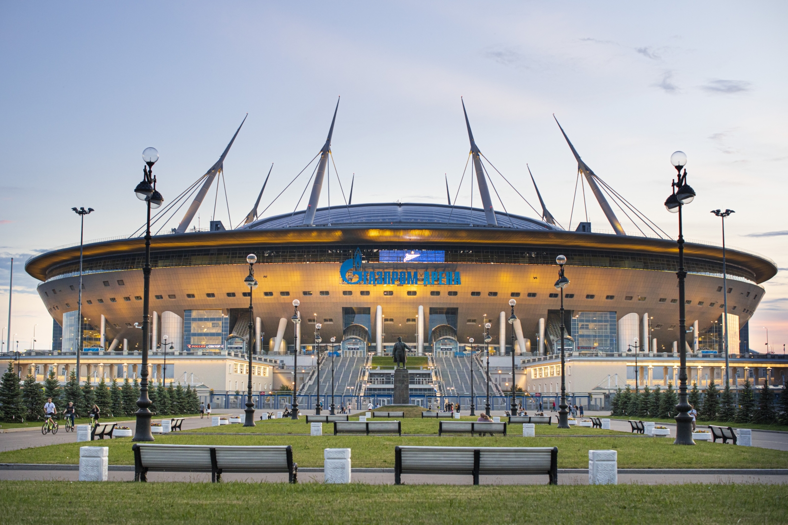 Новое оформление фасада стадиона «Газпром Арена»