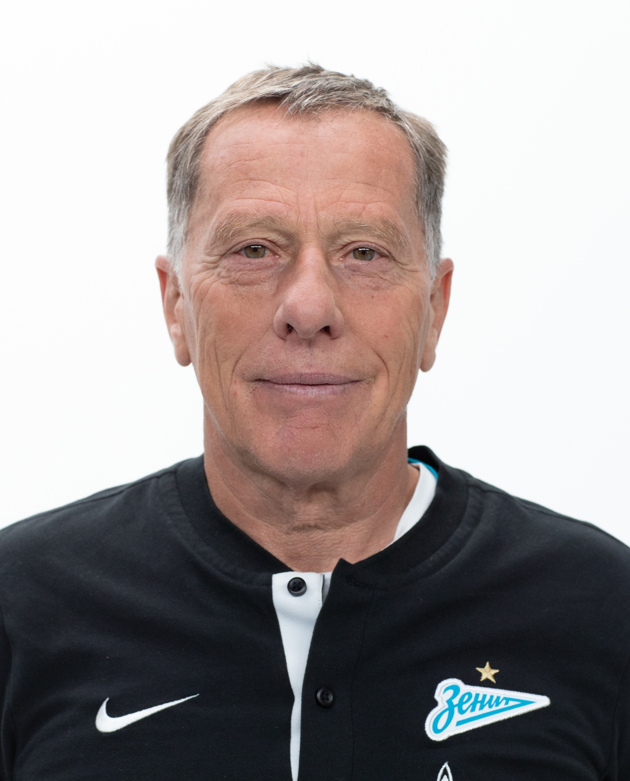 Фотосессия футболистов и тренеров основного состава ФК «Зенит» сезона 2020/21