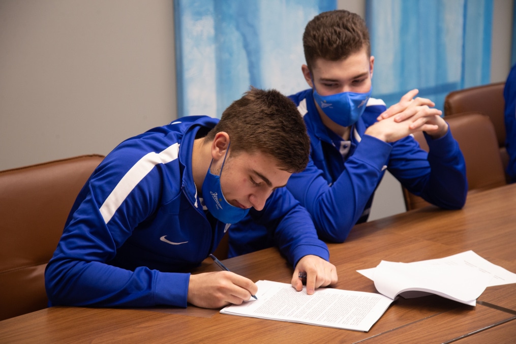 Подписание профессиональных контрактов футболистов юношеского «Зенита»