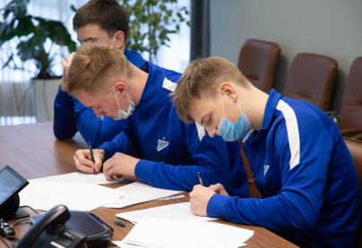 Подписание профессиональных контрактов футболистов юношеского «Зенита»