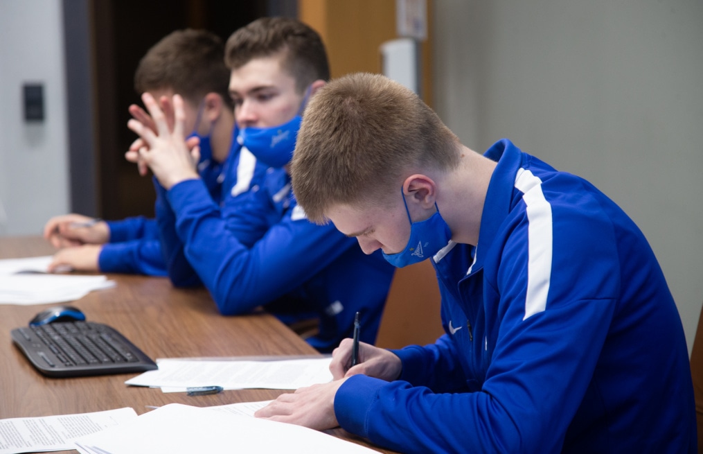 Подписание профессиональных контрактов футболистов юношеского «Зенита»