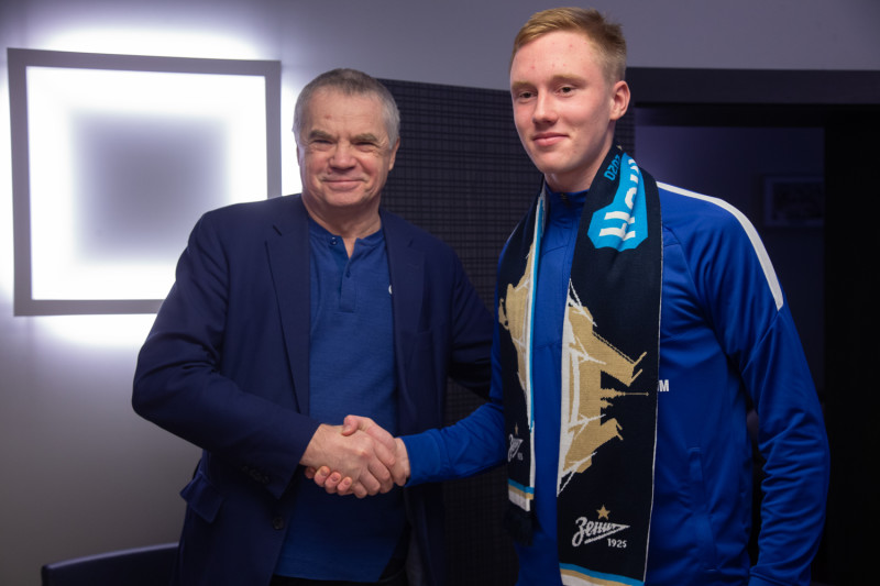 Подписание профессиональных контрактов футболистов юношеского «Зенита»