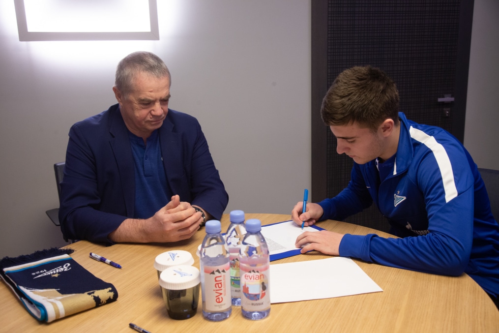 Подписание профессиональных контрактов футболистов юношеского «Зенита»
