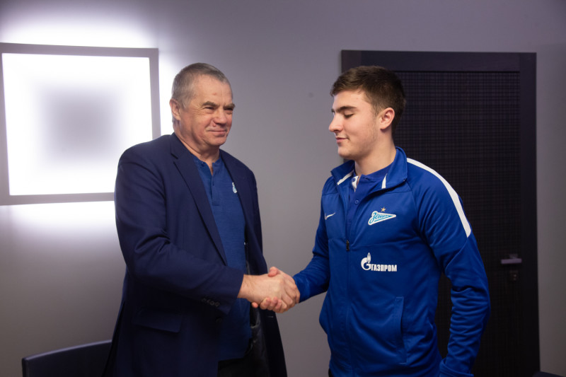 Подписание профессиональных контрактов футболистов юношеского «Зенита»