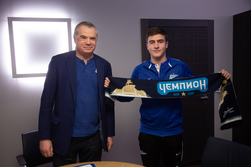 Подписание профессиональных контрактов футболистов юношеского «Зенита»