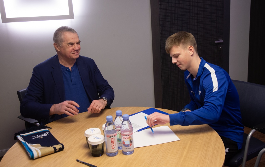 Подписание профессиональных контрактов футболистов юношеского «Зенита»